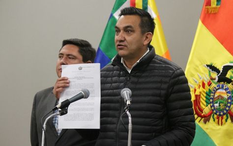 El minsitro de la Presidencia, Yerko Núñez en conferencia de prensa. 