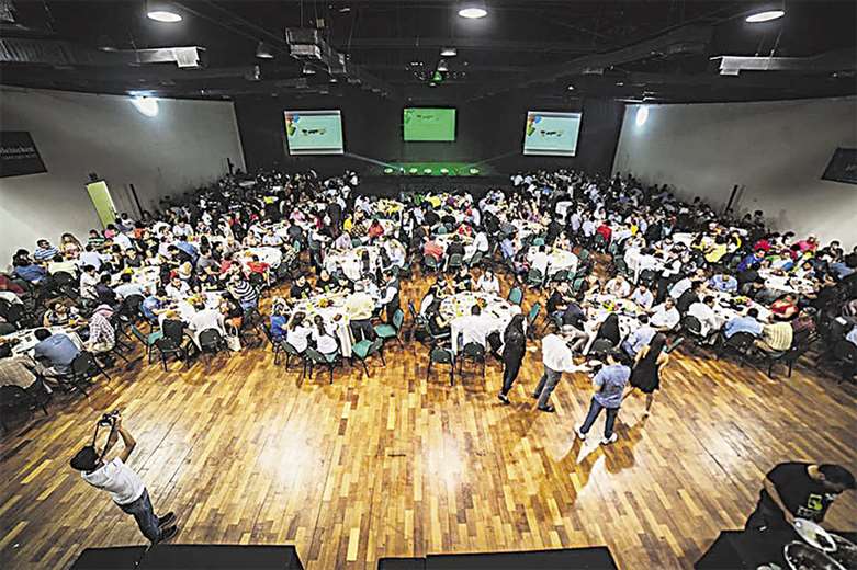 El centro de convenciones de la Fexpocruz es el más grande de Bolivia, tiene cinco grandes salones