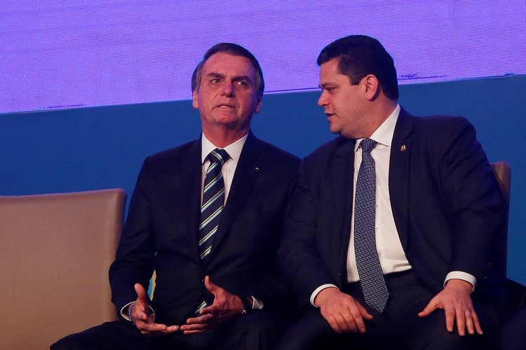 Jair Bolsonaro junto a Davi Alcolumbre en un acto en Brasilia el 9 de abril de 2019 (REUTERS/Adriano Machado)