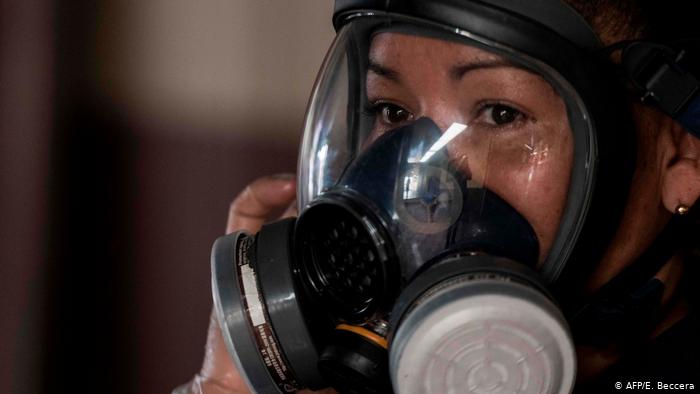 Coronavirus in Costa Rica Frau mit Schutzmaske (AFP/E. Beccera)