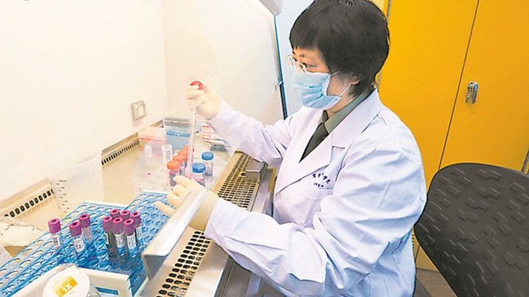 La doctora Chen Wei lideró el equipo de investigación que desarrolló la vacuna en China