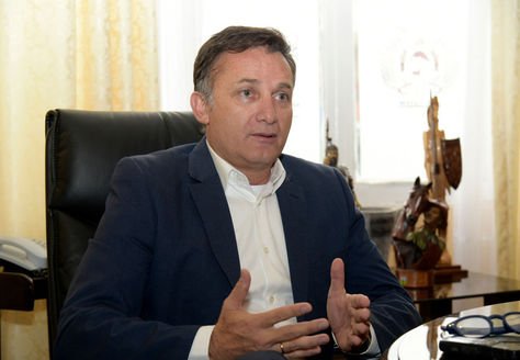 Resultado de imagen de El ministro de Defensa, Luis Fernando López
