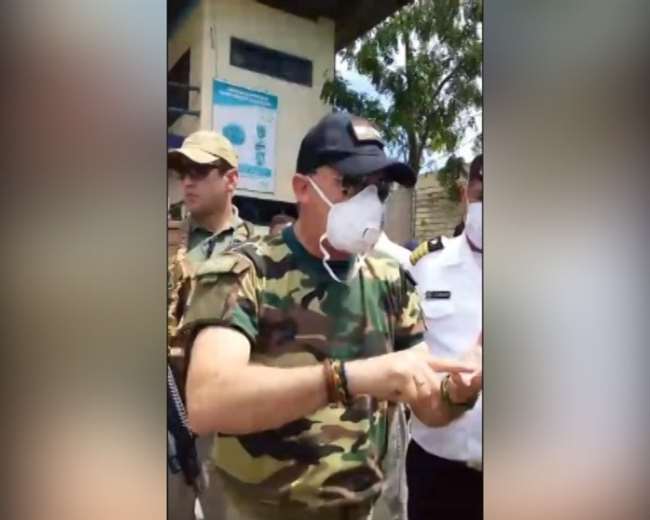 López llamando la atención a autoridades