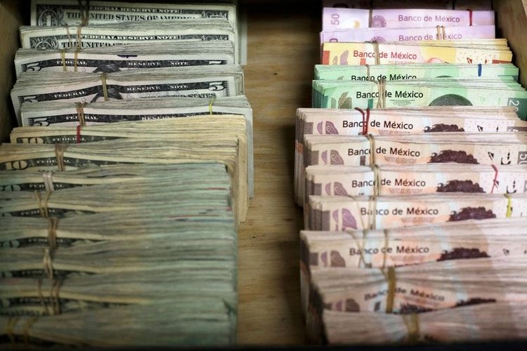 El peso mexicano en un nuevo mínimo histórico frente al dólar (Foto: REUTERS/Jose Luis Gonzalez