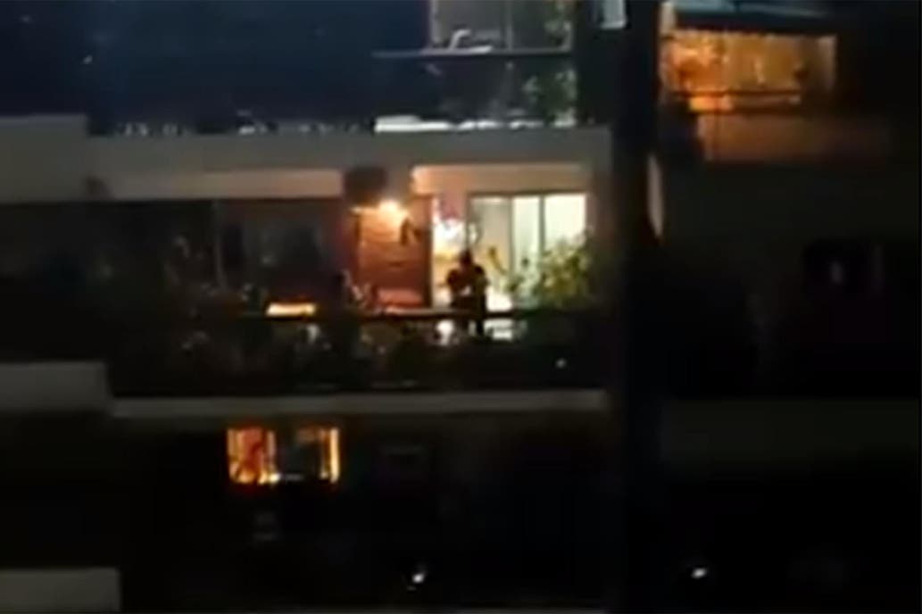 Aplausos desde los balcones por los trabajadores de la salud