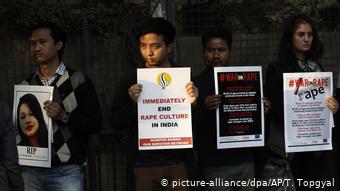 Indien | Oberstes Gericht bestätigt Todesstrafe für die Vergewaltiger von Jyoti Singh (picture-alliance/dpa/AP/T. Topgyal)