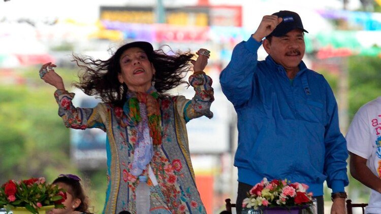 La gestión que está haciendo el régimen de Daniel Ortega y Rosario Murillo ante la llegada del COVID 19 a Nicaragua ha sido criticada por su pasividad y falta de interés para evitar los contagios. (Cortesía de La Prensa)