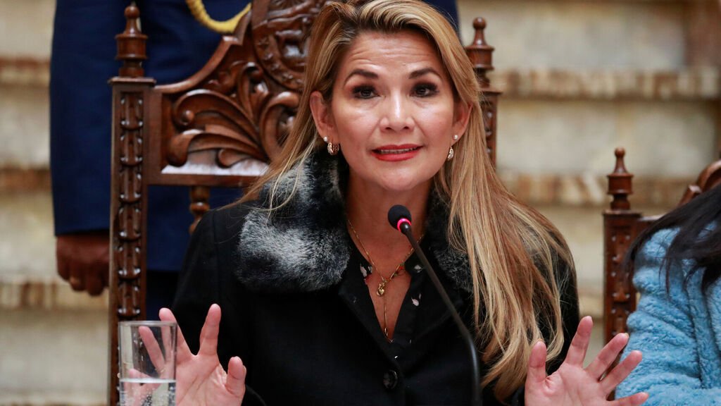 Resultado de imagen de La presidenta Jeanine Áñez i
