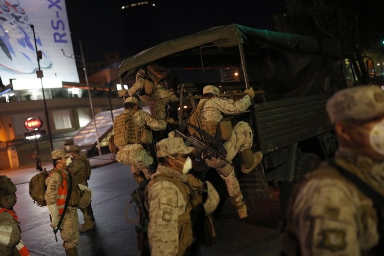 Chile comenzó este domingo un toque de queda de 22 a 5 (Reuters)