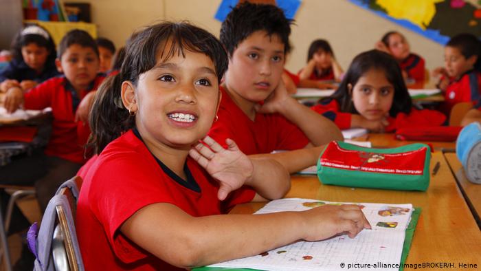 Niños en una escuela de Santiago de Chile.
