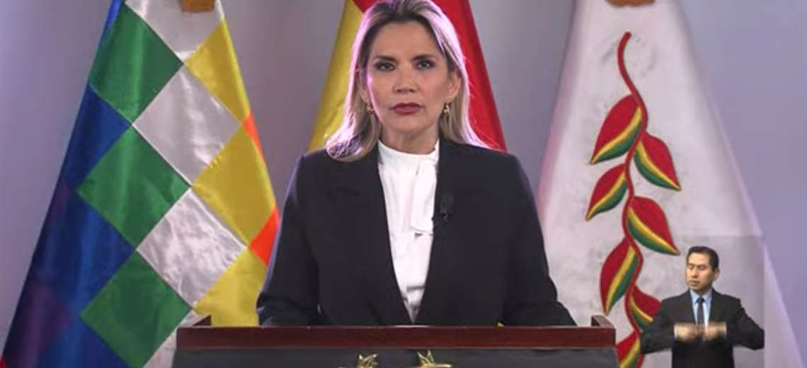 Jeanine Áñez anunció el tercer paquete de medidas contra el coronavirus en Bolivia. Foto: Imagen de TV
