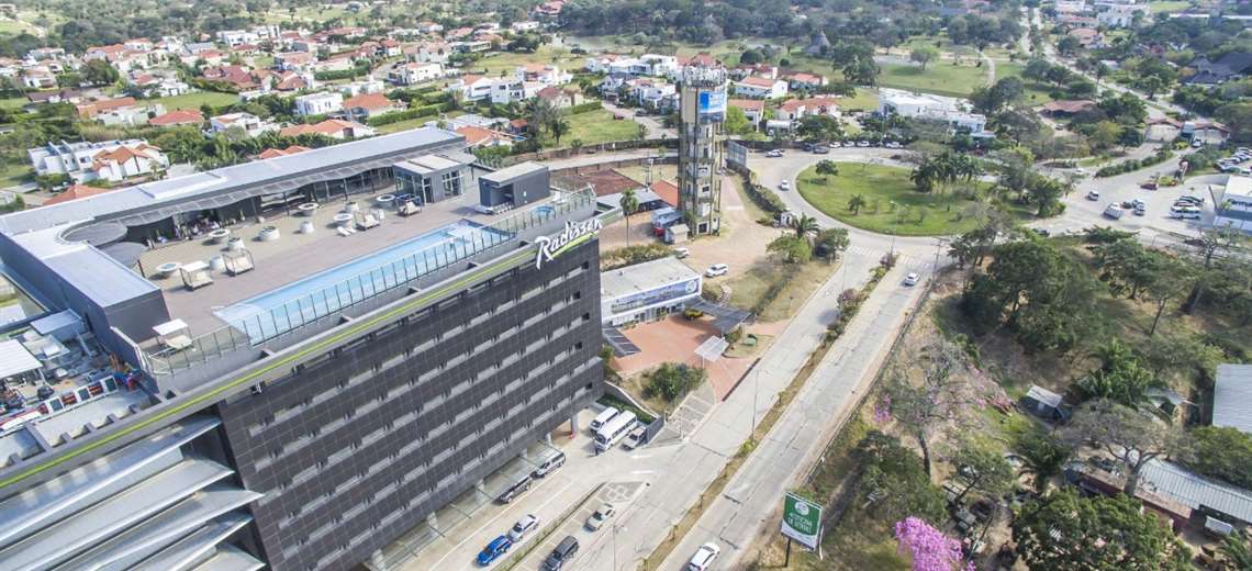 El hotel está ubicado en una de las zonas más exclusivas de Santa Cruz, el Urubó