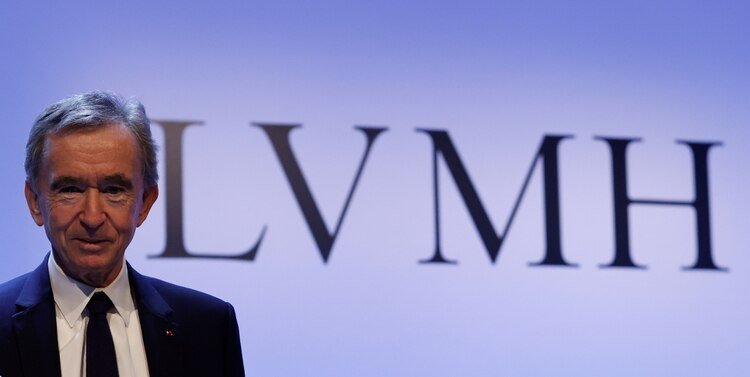 El presidente ejecutivo del grupo de lujo LVMH, Bernard Arnault, anuncia sus resultados de 2019 en París, Francia, el 28 de enero de 2020 (Reuters)