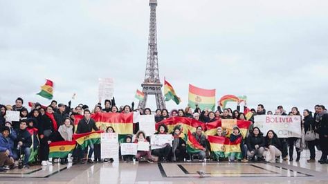 Un encuentro de la comunidad boliviana en Paris. Foto: Facebook/Activistas Bolivianos en Francia
