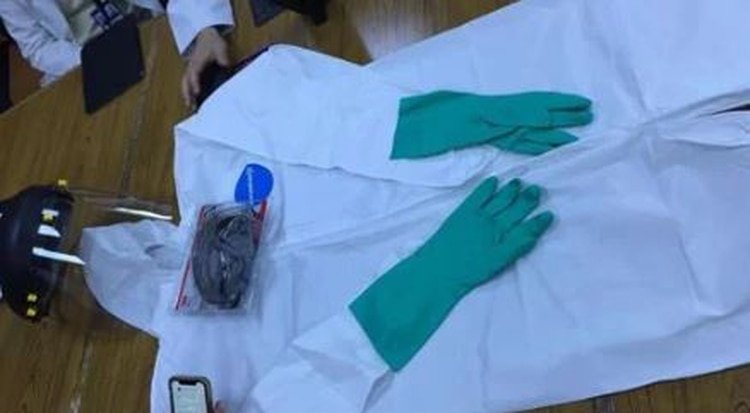 La producción urgente del equipo de protección para médicos y enfermeros y una buena logística de distribución son claves para frenar el Covid-19. (Cortesía médicos IMSS)