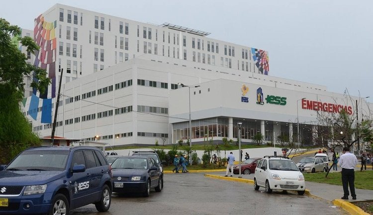 Hospital Los Ceibos del Instituto Ecuatoriano de Seguridad Social, centro de salud más grande y mejor equipado del país andino. (Gentileza: El Comercio)