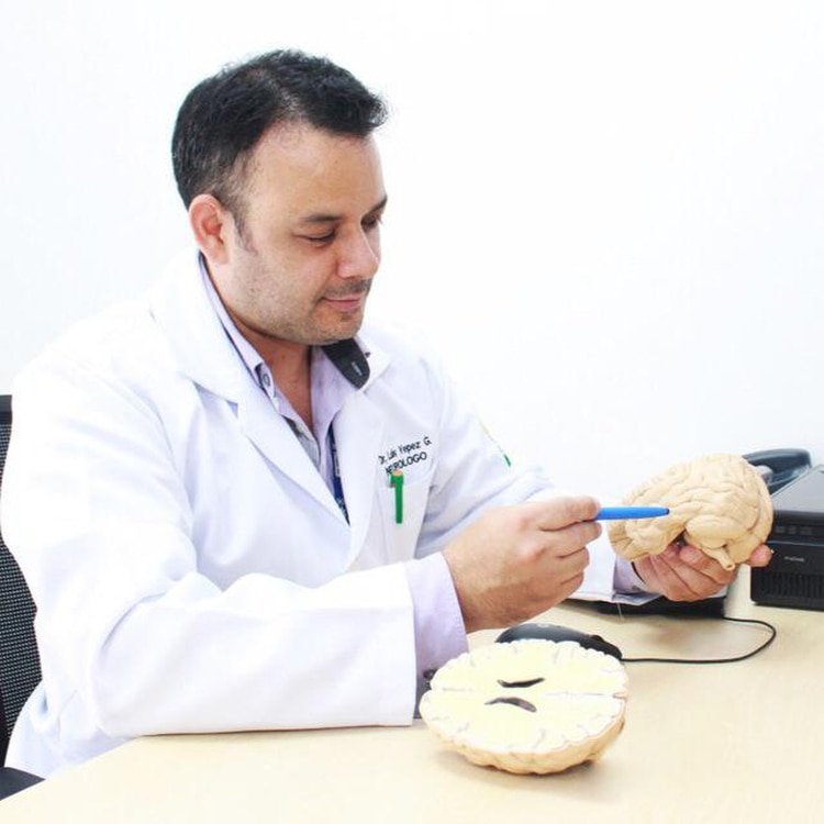 El médico neurólogo Luis Yépez.