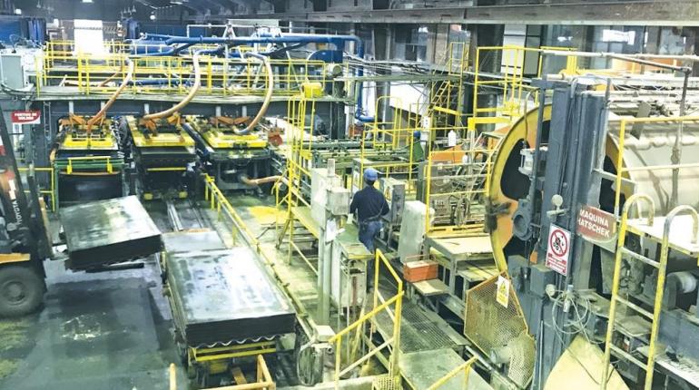 Líderes empresariales piden trabajar 24 horas con garantías. |