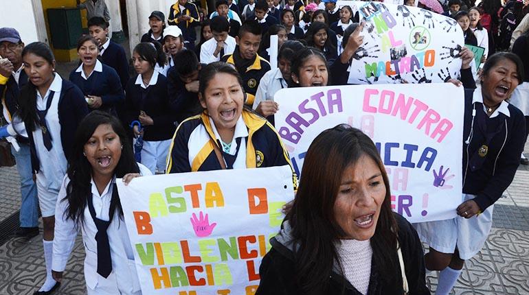 Estudiantes marchan contra la violencia. | Foto archivo | José Rocha