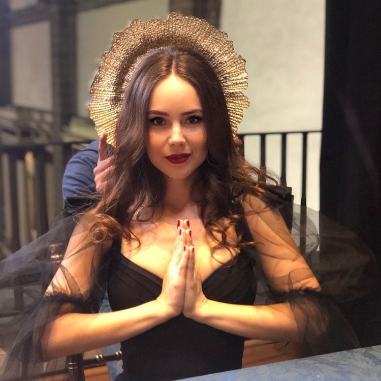 La actriz Camila Sodi confirmó en sus redes sociales que ella y su hija Fiona dieron positivo a COVID-19 (Foto: Instagram/ @camilasodi_)