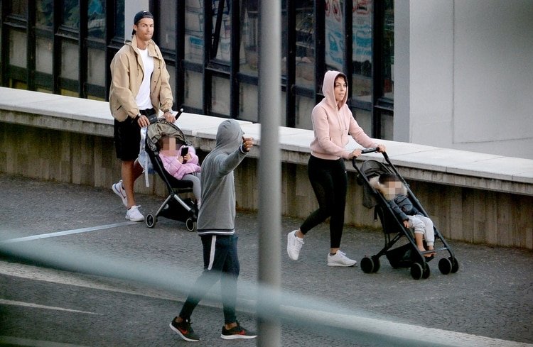 Ronaldo y Georgina están en Portugal desde el 4 de marzo. (Photo by HELDER SANTOS / AFP)