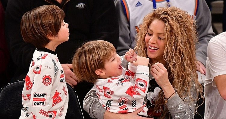 Shakira junto a sus hijos Mián y Sasha