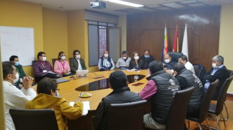 Reunión de autoridades del Gobierno y representantes del sector médico y trabajadores de salud. | Ministerio de Salud