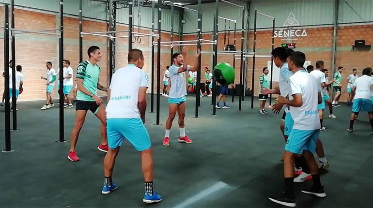 Jugadores de Vinto Palmaflor realizan un entrenamiento híbrido en Séneca. | Los Tiempos