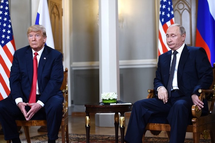 Donald Trump volvió a hablar de Venezuela con Vladimir Putin (Brendan SMIALOWSKI / AFP)