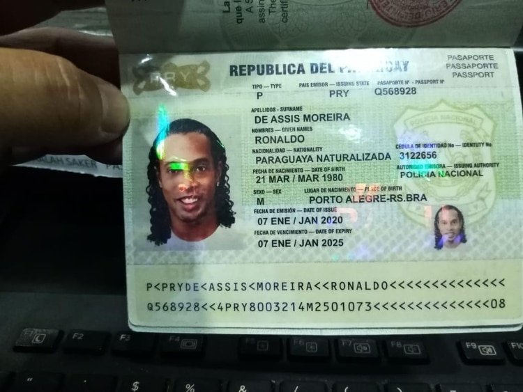 El pasaporte falso de Ronaldinho