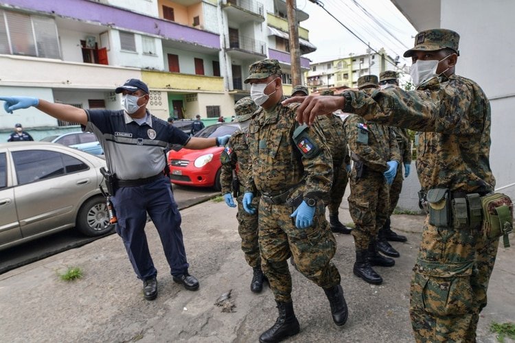 Las fuerzas de seguridad han realizado más de 5.000 arrestos por violaciones a la cuarentena (AFP)