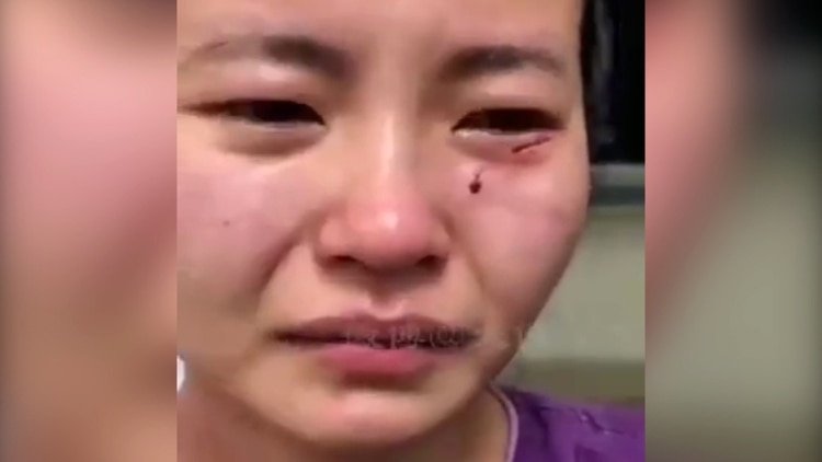 La mujer intentó frenar al hombre que intentaba escapar de la cuarentena y fue atacada