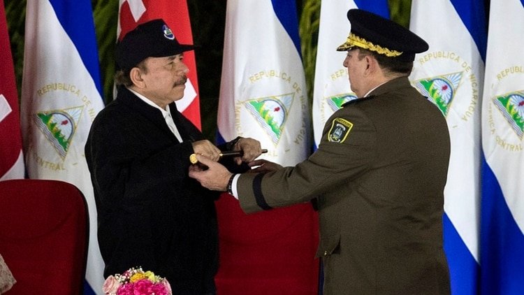 La última vez que se vio a Daniel Ortega en un acto público fue el 21 de febrero pasado, cuando confirmó en el mando del Ejército al general Julio César Avilés (Foto EFE/Jorge Torres)