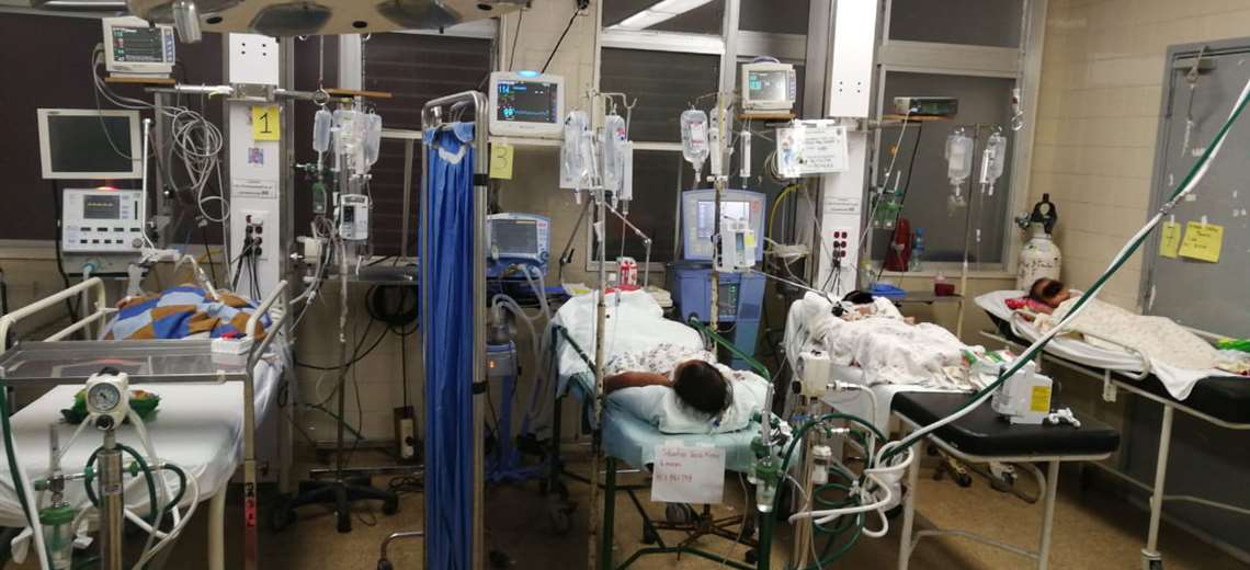 Buscan dónde trasladar a la bebé con Covid-19