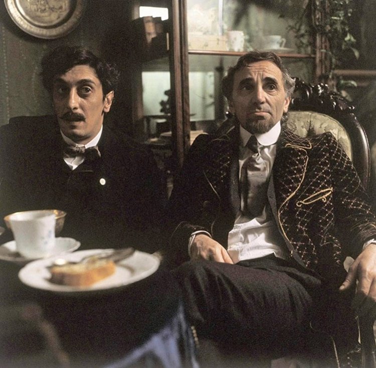 Settembrini (Flavio Bucci) y Naphta (Charles Aznavour) en la película de Hans W. Geißendörfer