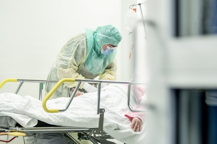Datos de varios países indican que la hipertensión es una condición que aparece como más común entre las personas que desarrollan cuadros graves de COVID-19. (Roni Lehti/Lehtikuva/via REUTERS)