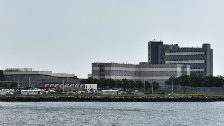 Rikers Island también reportó casos de COVID-19 (Foto: Erik Pendzich/Shutterstock)