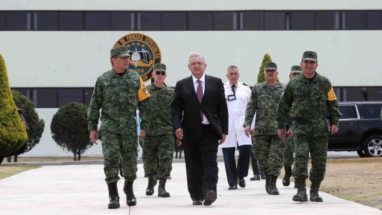 El mandatario ha realizado recorridos por diferentes hospitales que se preparan para enfrentar la pandemia de coronavirus (Foto: Cuartoscuro)