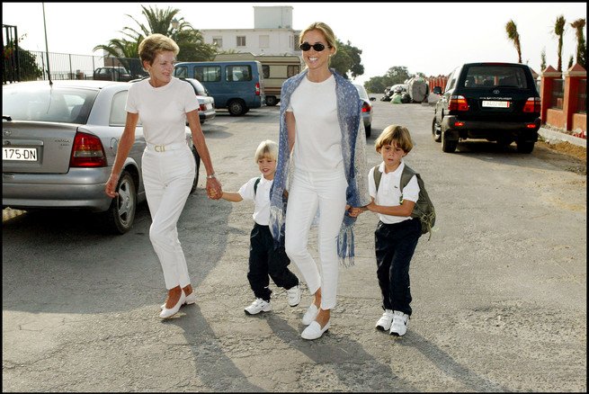 Miranda Rijnsburger con su madre, Paula, y sus hijos Rodrigo y Miguel en Marbella en 2002. Miranda Rijnsburger con su madre, Paula, y sus hijos Rodrigo y Miguel en Marbella en 2002.