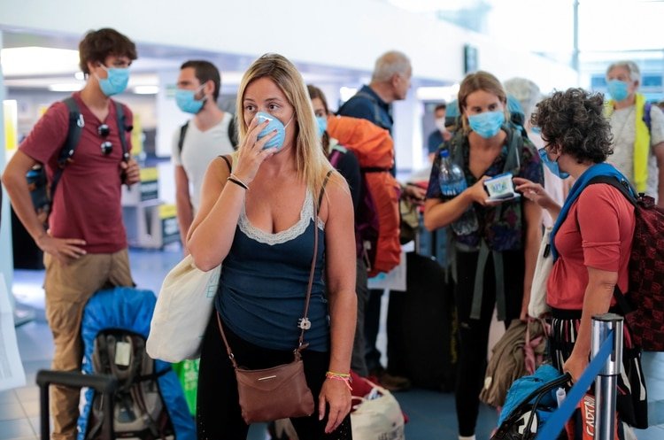 Turistas francesas en el aeropuerto de Managua, Nicaragua. REUTERS/Oswaldo Rivas