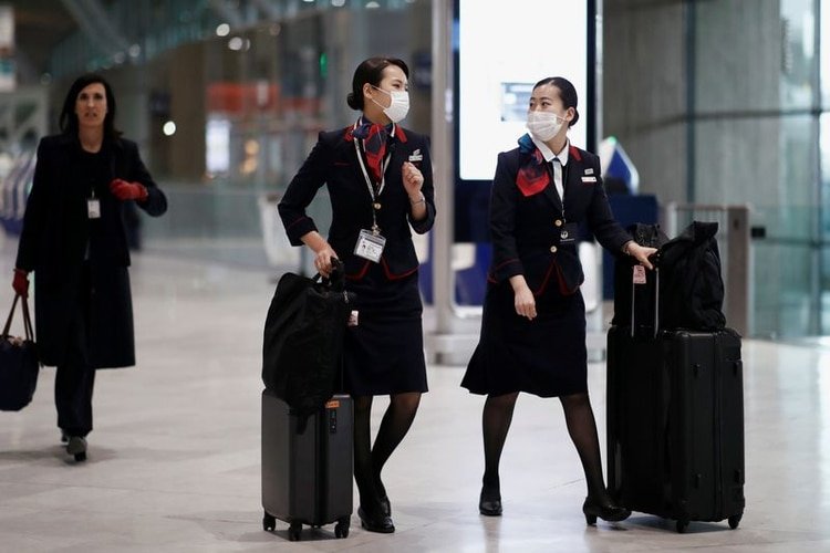 El transporte aéreo de pasajeros llegó a su nivel más bajo en 10 años debido al brote del nuevo coronavirus. (REUTERS/Benoit Tessier)