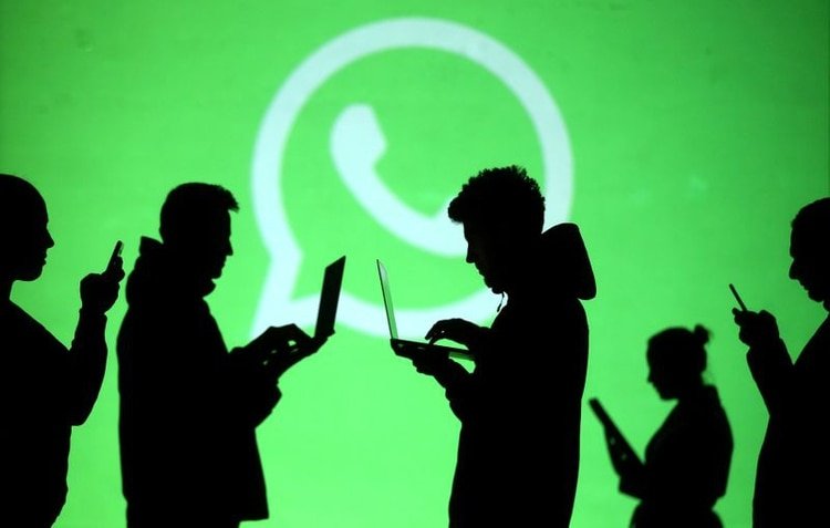 WhatsApp permite hacer videollamadas de hasta 4 personas (REUTERS/Dado Ruvic/Ilustración/Archivo)