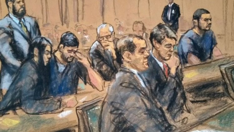 Dibujos de Efraín Antonio Campo Flores y Franqui Francisco Flores de Freitas mientras escuchan la sentencia de condena a 18 años por narcotrafico 