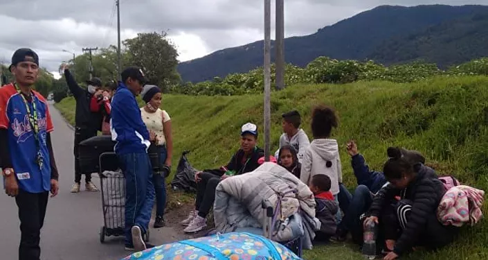 Venezolanos regresan a su país desde Colombia