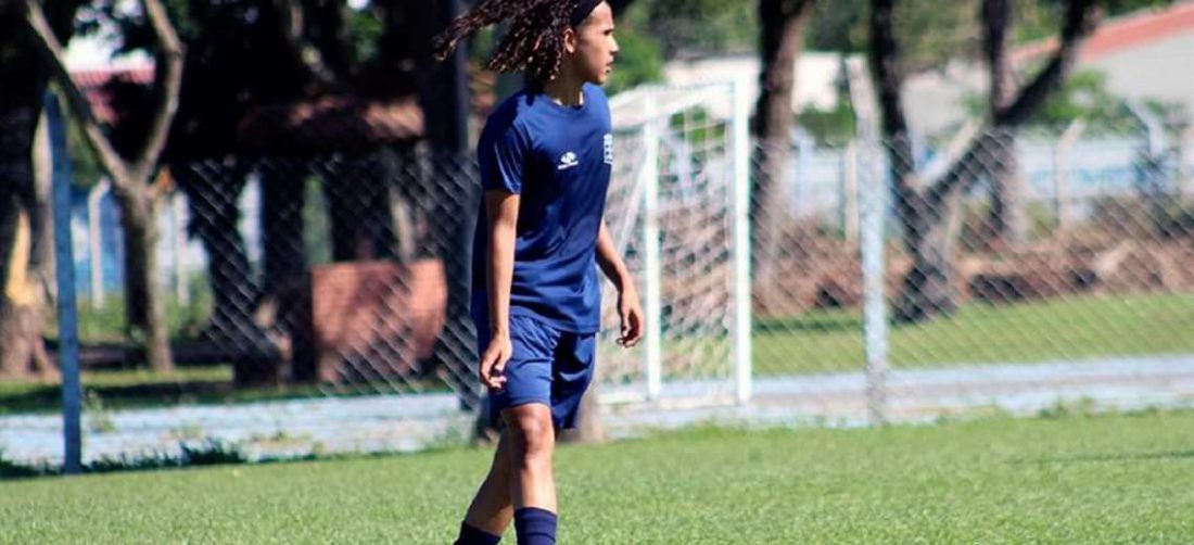Rodrigo Orihuela (cuando usaba el cabello largo), de 16 años, es el menor de todos los futbolistas de la División Profesional. Foto: Facebook de Rodrigo Orihuela