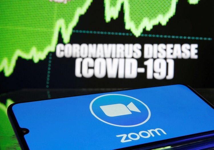 Se hacen unas 200 millones de videollamadas por día en Zoom (REUTERS/Dado Ruvic/Illustration - RC20NF9U5BJ8/File Photo/File Photo)