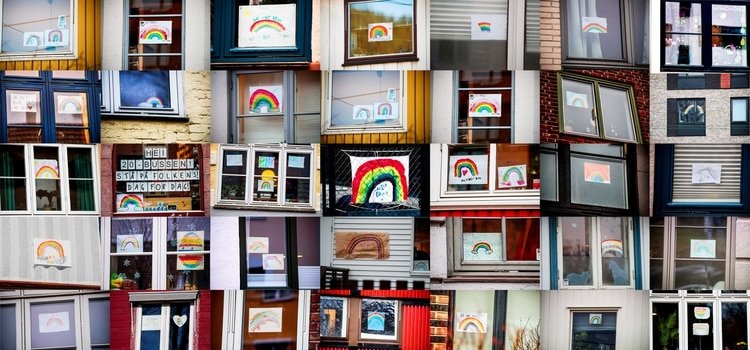 Dibujos infantiles y pancartas que dicen que todo estará bien cuando el coronavirus ya no afecte a la vida de la población en Oslo, Noruega, el 10 de abril de 2020 (NTB scanpix/Lise Aserud vía REUTERS)