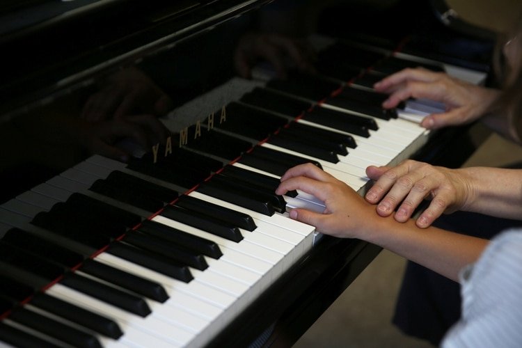 Se aprenderá cómo usar diferentes herramientas tecnológicas para optimizar la producción musical. REUTERS/Costas Baltas
