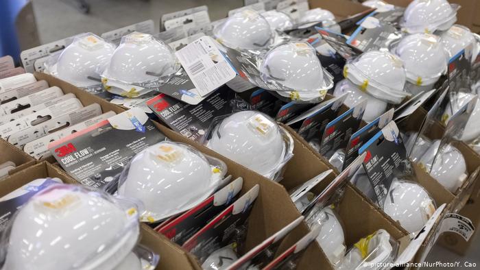 Foto de mascarillas N95 en cajas.