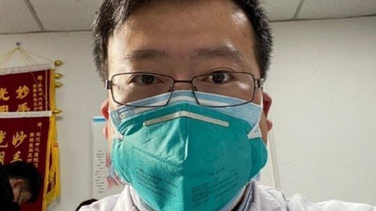 Li Wenliang, el médico chino que fue uno de los primeros en sonar la alarma sobre la aparición del nuevo coronavirus.